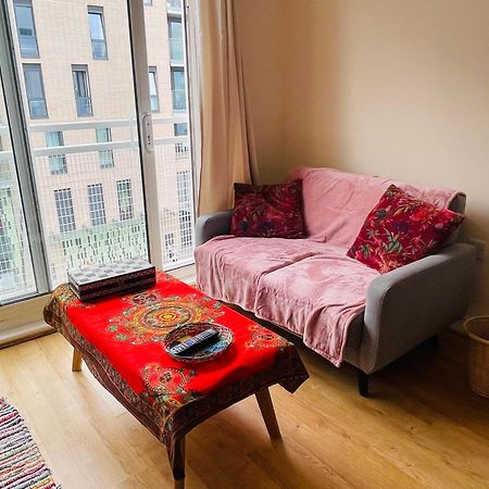 Bright Fun Relaxing Apartment In The Heart Of Epsom Exterior photo