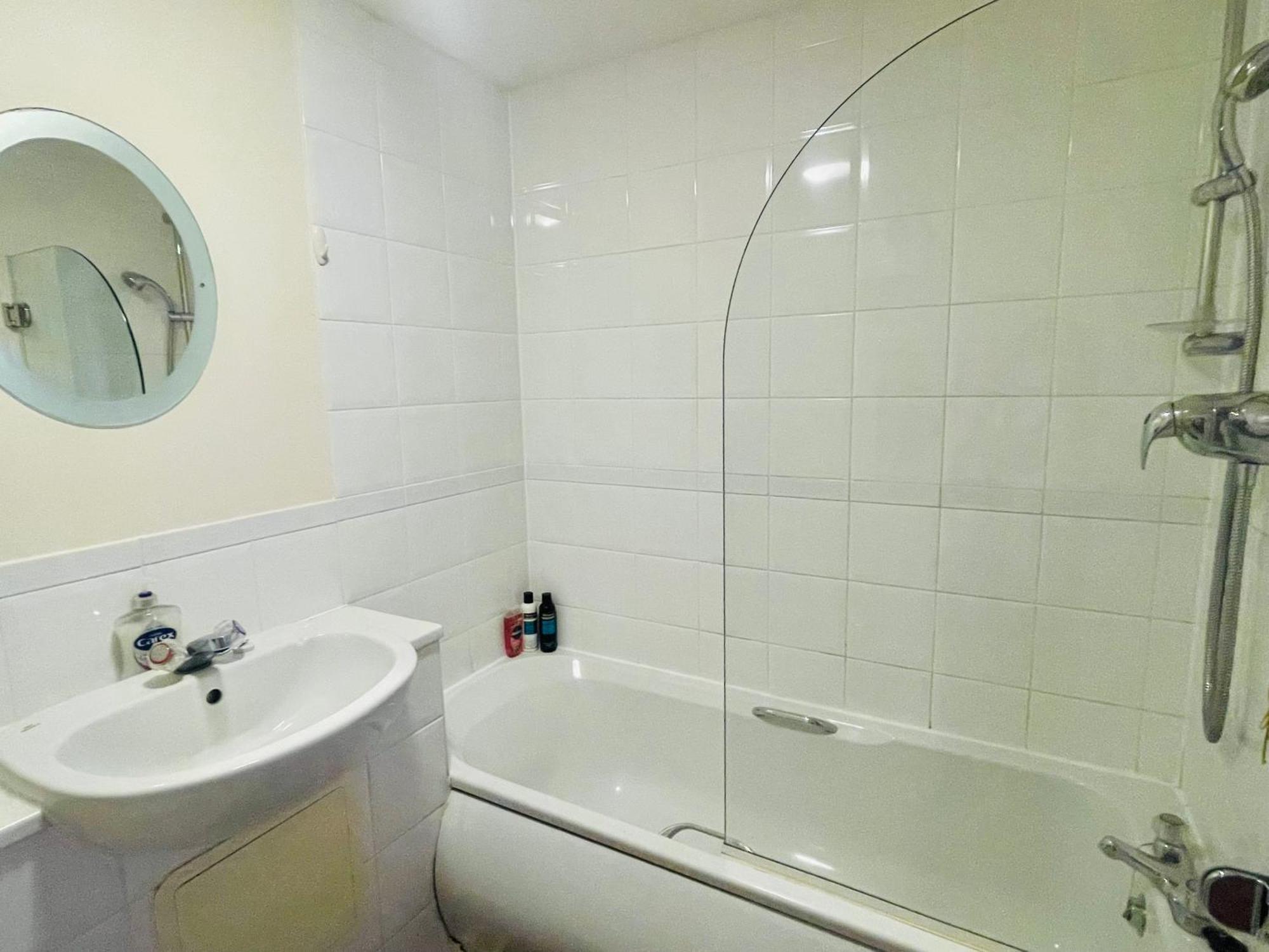 Bright Fun Relaxing Apartment In The Heart Of Epsom Exterior photo